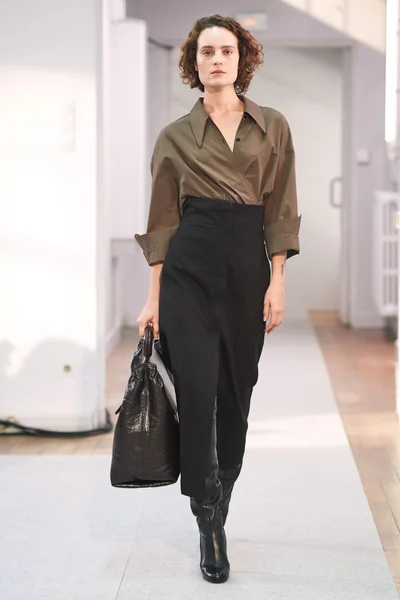 Look 4